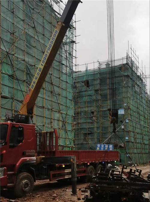光明区“慢工细活”—— 吊车的 “微动控制” 技术